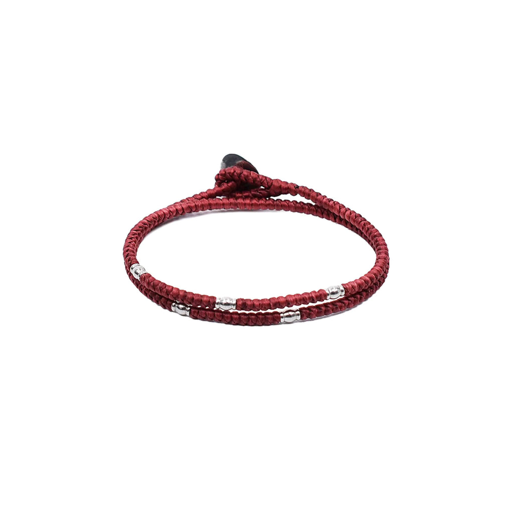 צמיד קלוע שחור עם חרוזי כסף - סגנון ספורטיבי