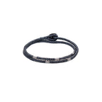 צמיד קלוע שחור עם חרוזי כסף - סגנון ספורטיבי